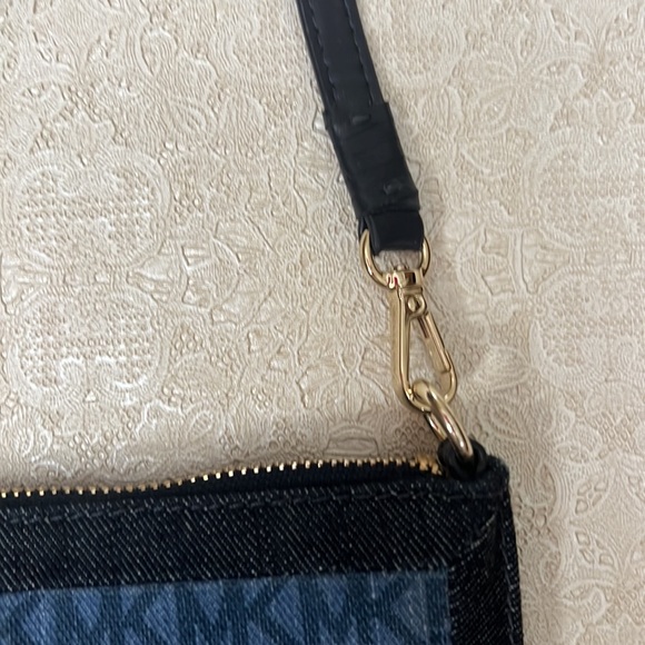Michael Kors signature Denim Pouchette (Wristlet/Pouch/Clutch). Convertible! - Picture 8 of 16